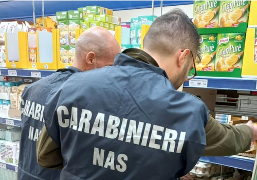 Alimenti con indicazione della data di scadenza o del TMC alterata o sostituita: la recente Sentenza della Cassazione penale, sez. 3, n. 46542/2024 e le SS.UU. del 2000