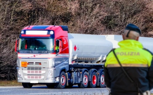 Ammissibilità al trasporto delle merci pericolose nell’ADR e 
nell’IMDG Code