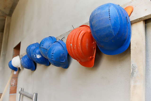 Sicurezza sul lavoro, reato di favoreggiamento per il lavoratore che mente sull’infortunio di un collega per proteggere il datore