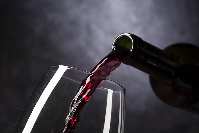 Vini, è reato indicare sul “kit fai da te” la falsa origine italiana