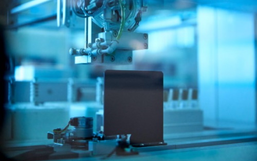 Come devono essere costruiti i ripari ed i dispositivi di sicurezza delle macchine?